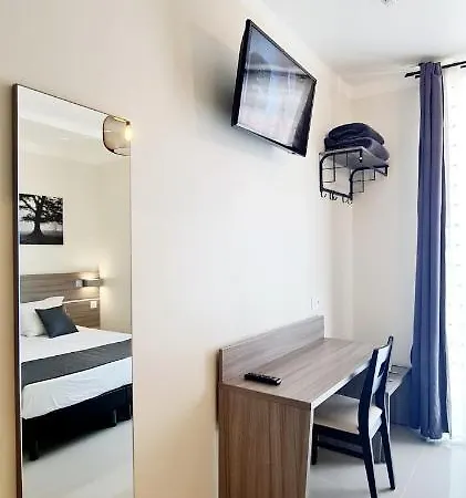 Esperance Hotel *