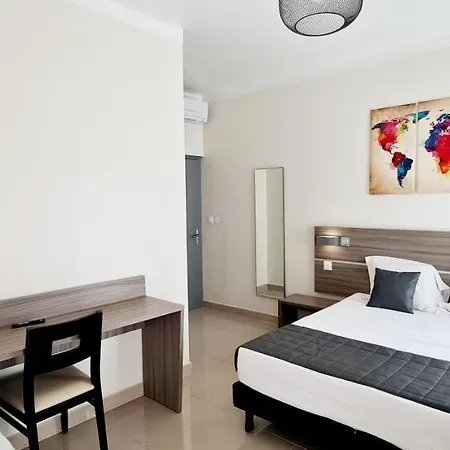 Esperance Hotel *